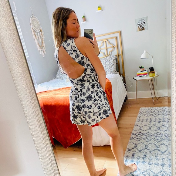 Kendall and Kylie floral Romper, size S - Picture 5 of 6